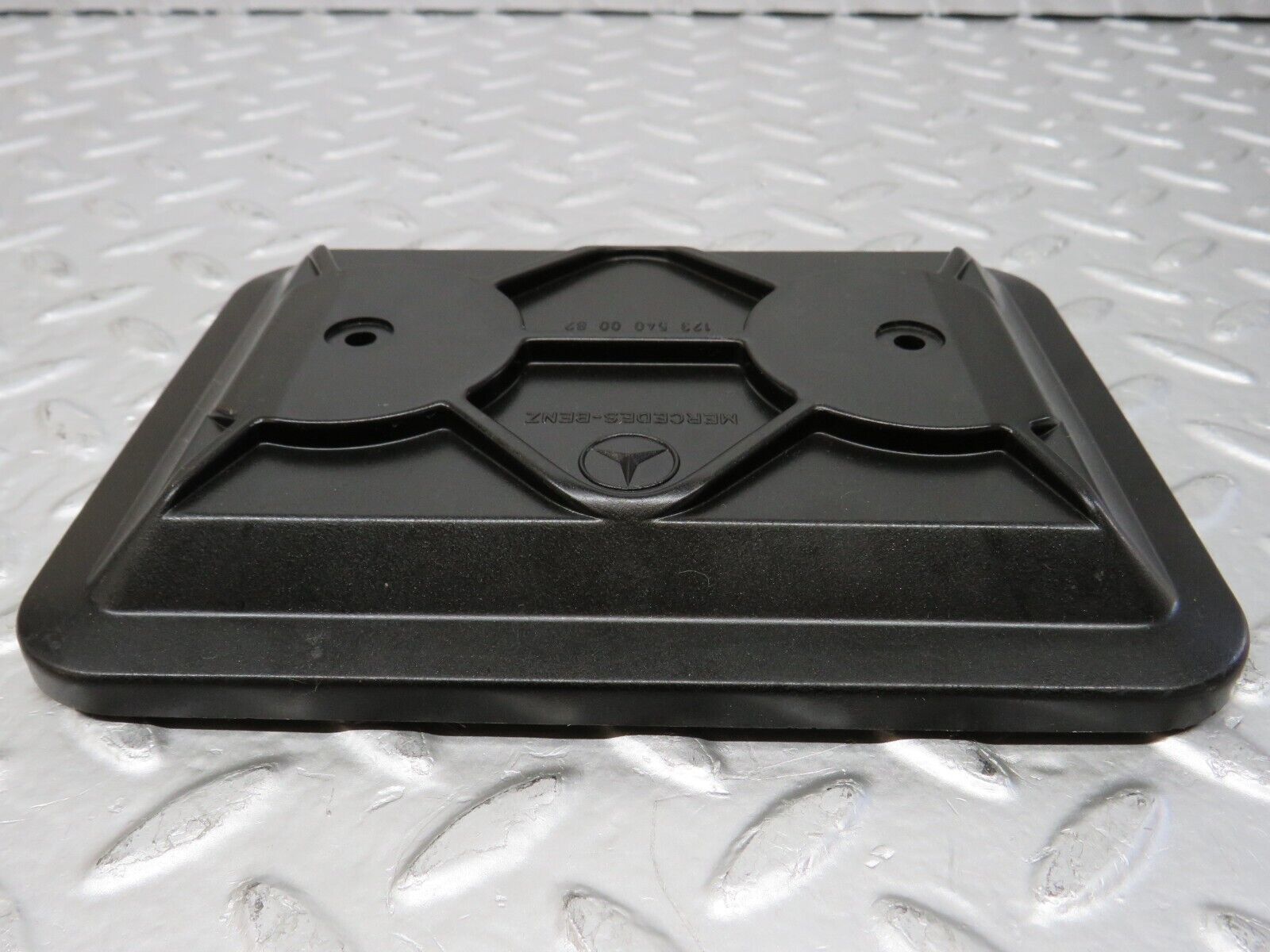 25582 Mercedes-Benz W123 200 Fuse Box Cover Lid 1235400082