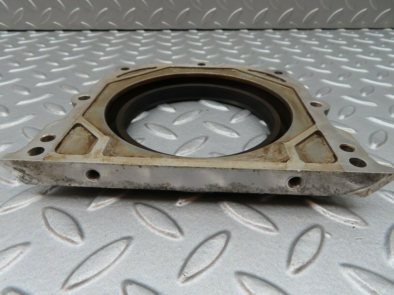 3792 Mercedes-Benz S123 200T Wagon Crankshaft Lid Cover Rear 1020110108