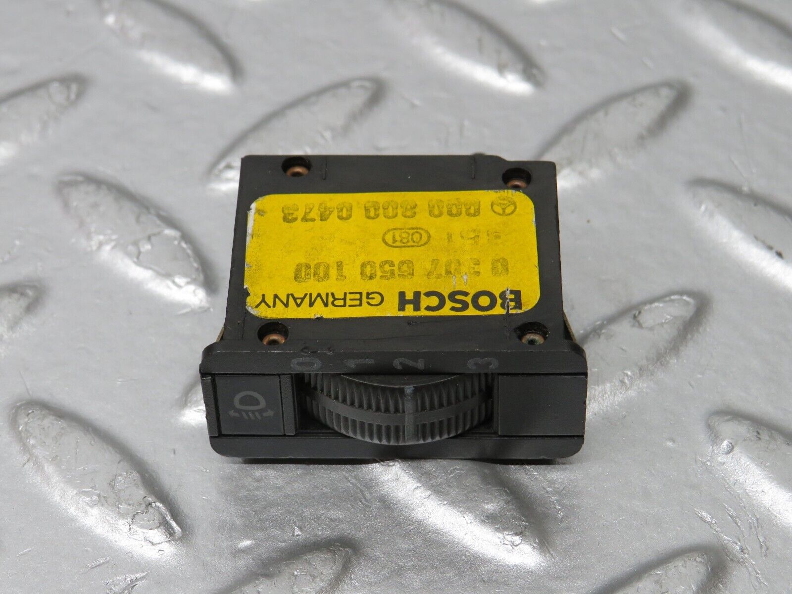 32208 Mercedes-Benz W123 230E Headlight Level Switch 0307650100 0008000473