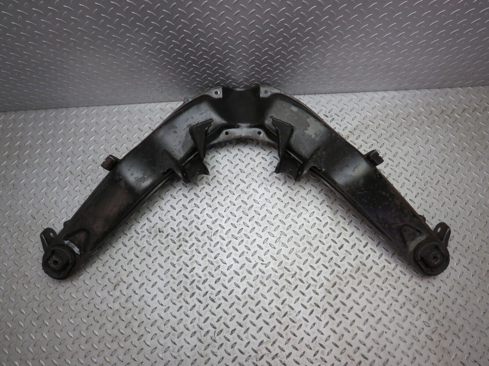 5524 Mercedes-Benz W114 280CE Coupe Rear Subframe Axle Carrier