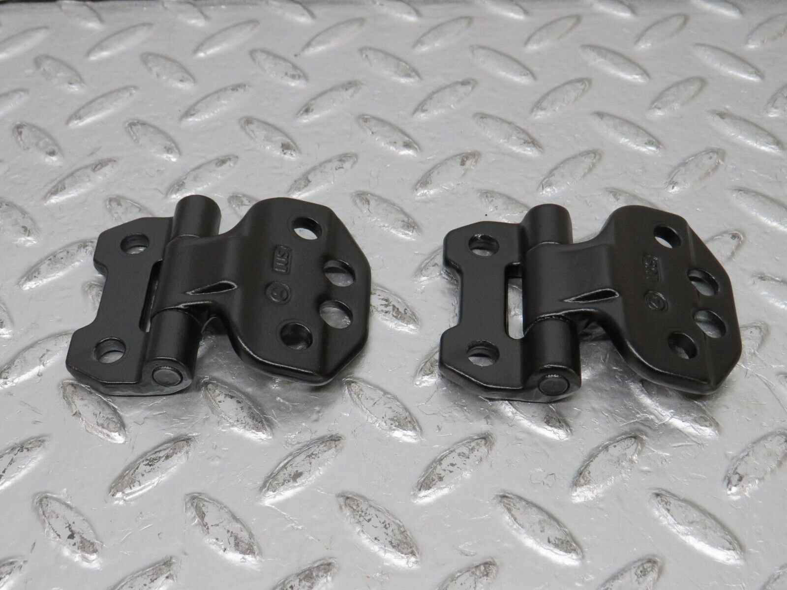 31533 Mercedes-Benz S124 220TE Wagon Door Hinge Right Side