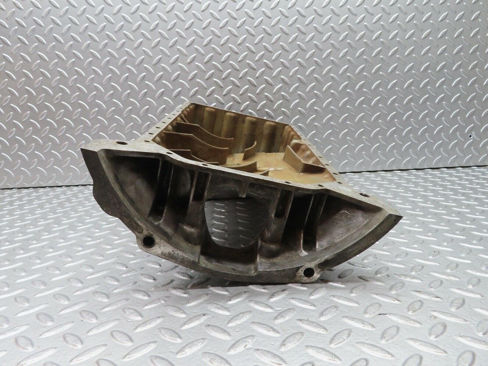 21368 Mercedes-Benz W123 230E Oil Pan Oil Sump 1020141702