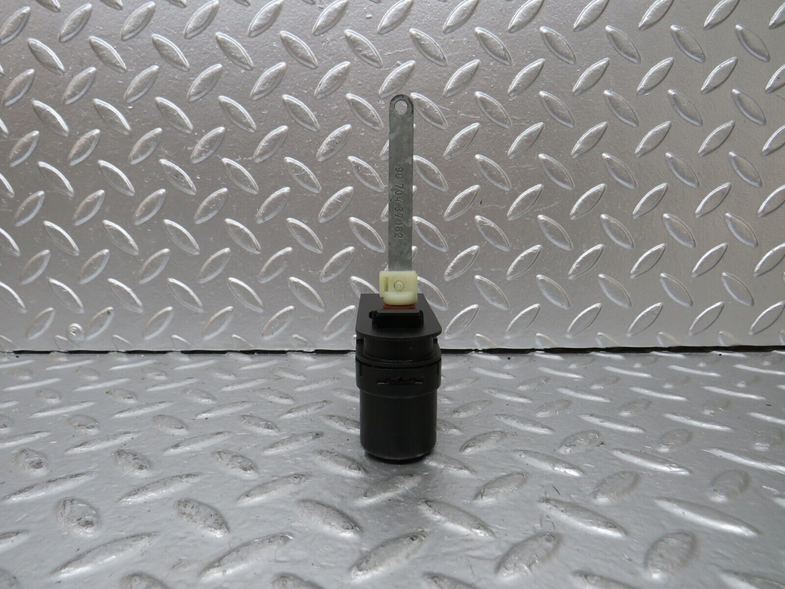 25041 Mercedes-Benz W140 S320 Heater Box Vacuum Actuator 9070437162