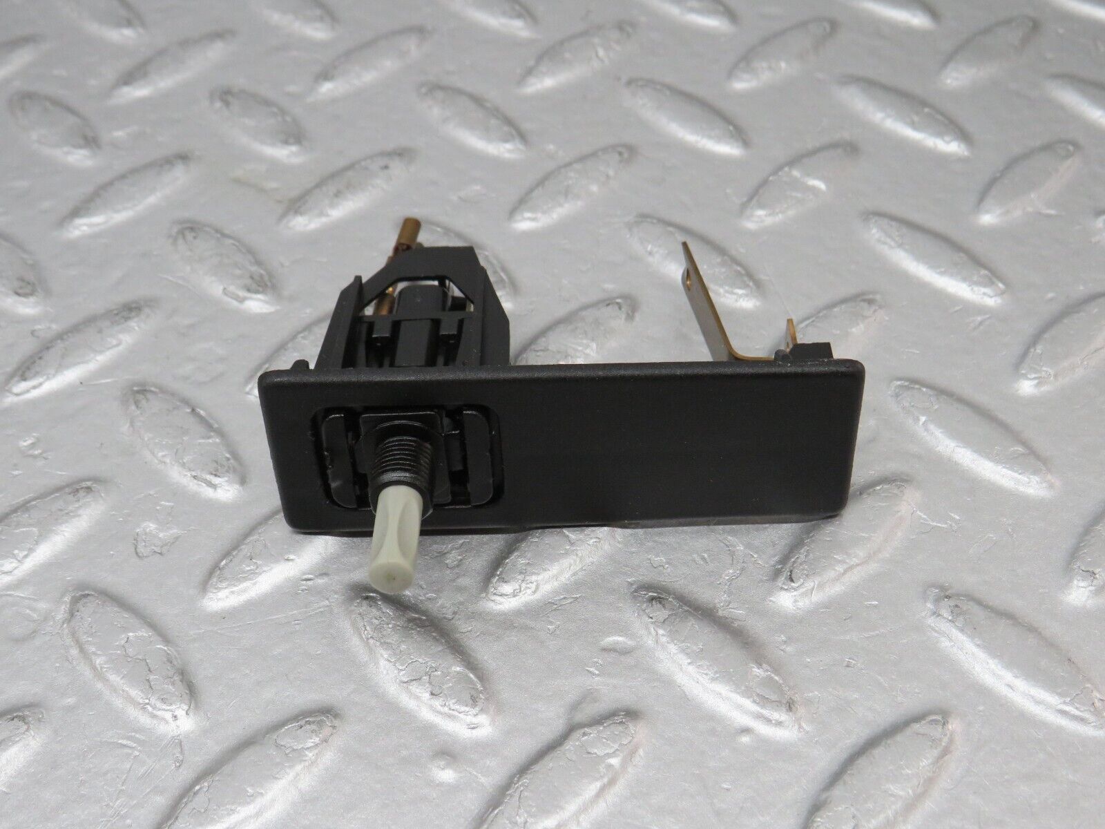 36587 Mercedes-Benz W201 190E 2.0L Trunk Boot Light Switch 2018201211