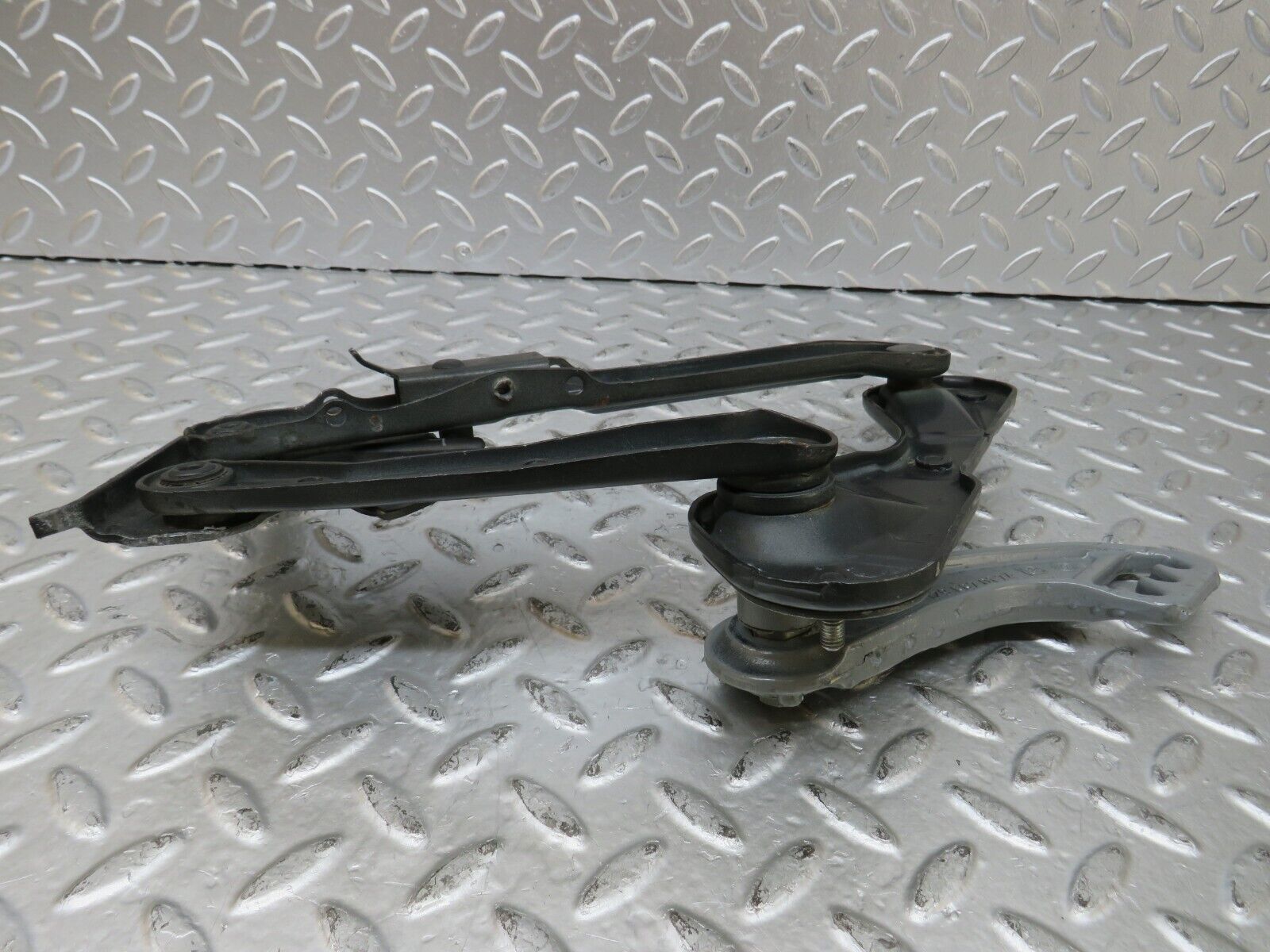 26672 Mercedes-Benz C124 220CE Coupe Bonnet Hinge Right Side 1298870174