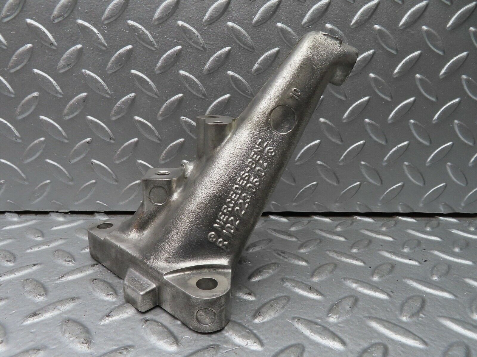 21291 Mercedes-Benz W123 230E Engine Mount Bracket Left Side 1022230504