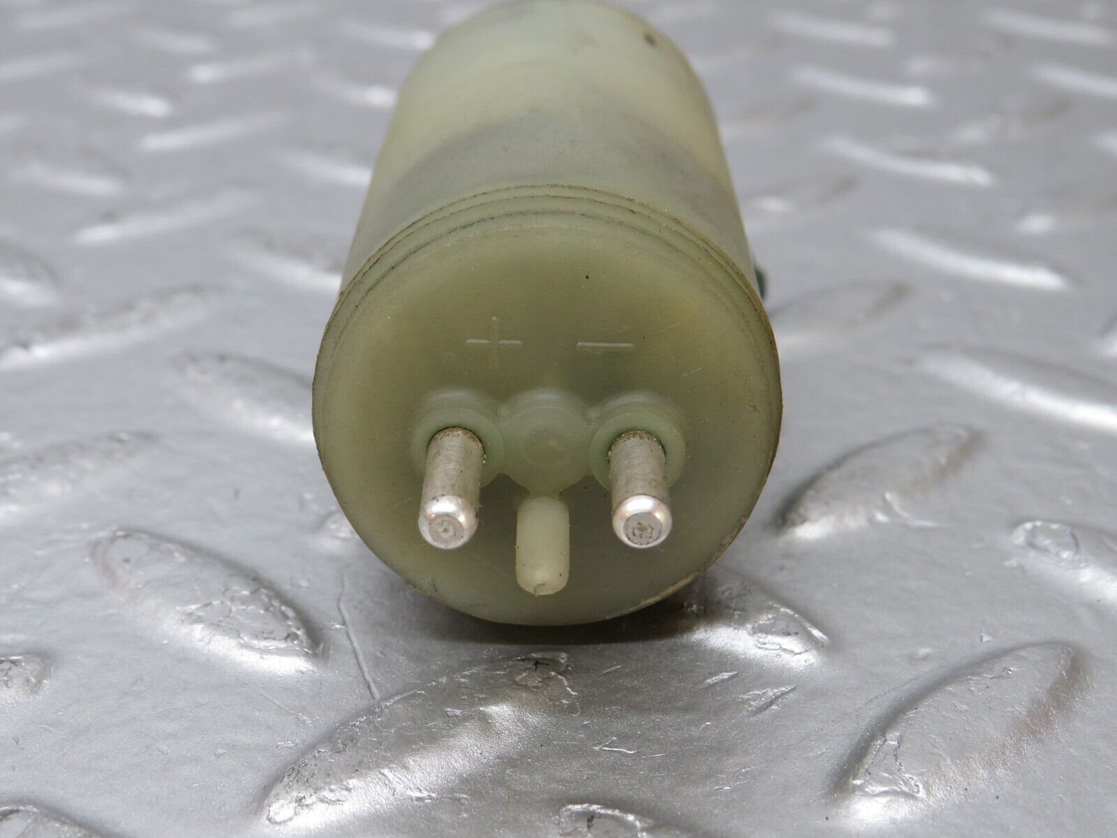 33918 Mercedes-Benz W124 260E Windscreen Washer Pump VDO