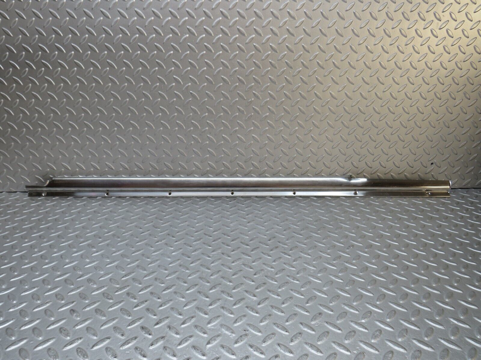 37383 Mercedes-Benz W109 300SEL Front Left Door Sill Chrome