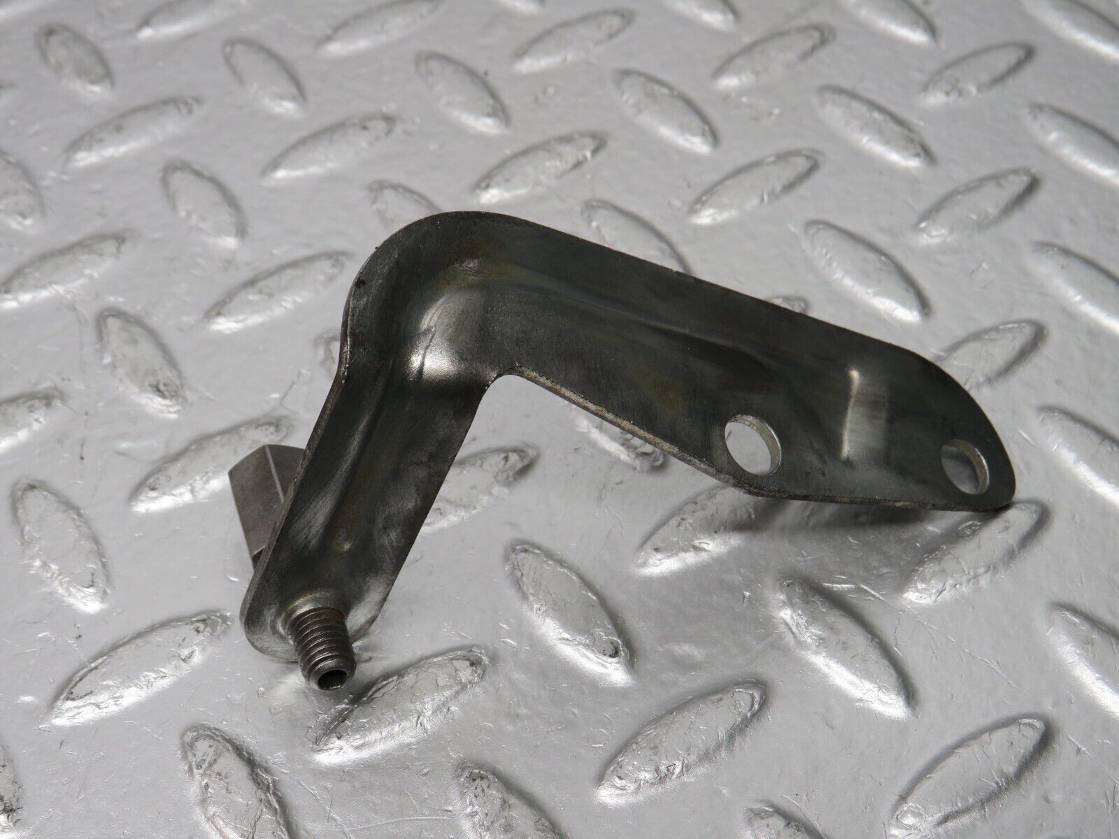 31163 Mercedes-Benz W123 200D Accelerator Cable Bracket