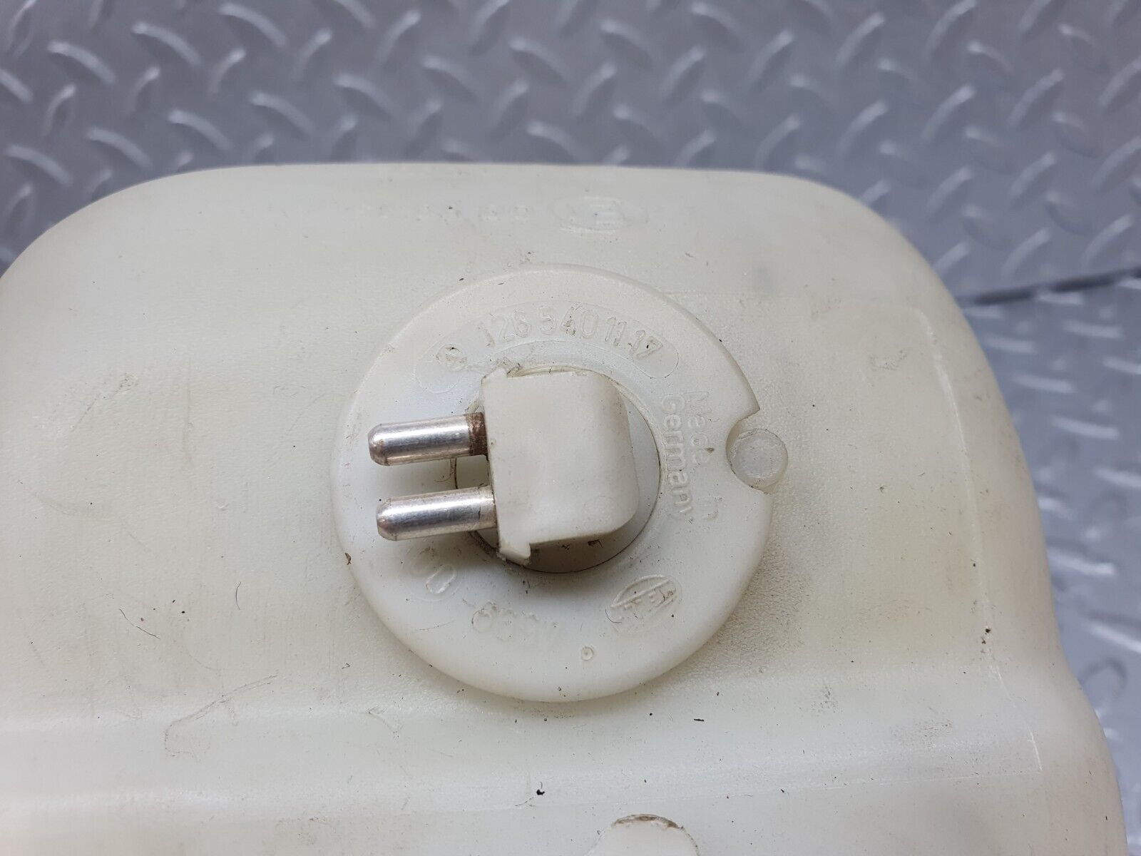 41581 Mercedes-Benz W124 200E Windscreen Washer Fluid Tank 1248690520 1248690072