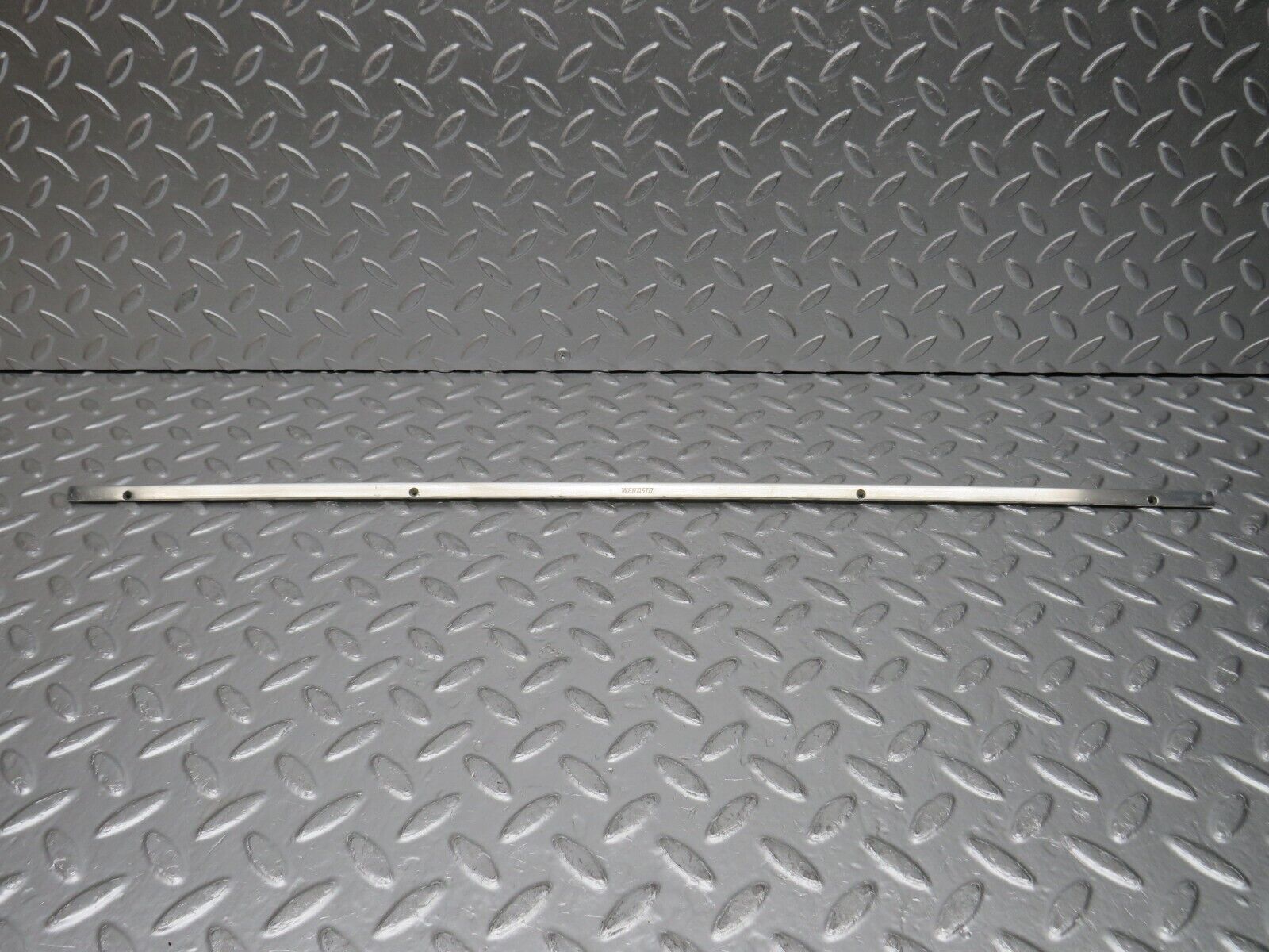 0743 Mercedes-Benz C107 350SLC Coupe Sunroof Chrome Trim