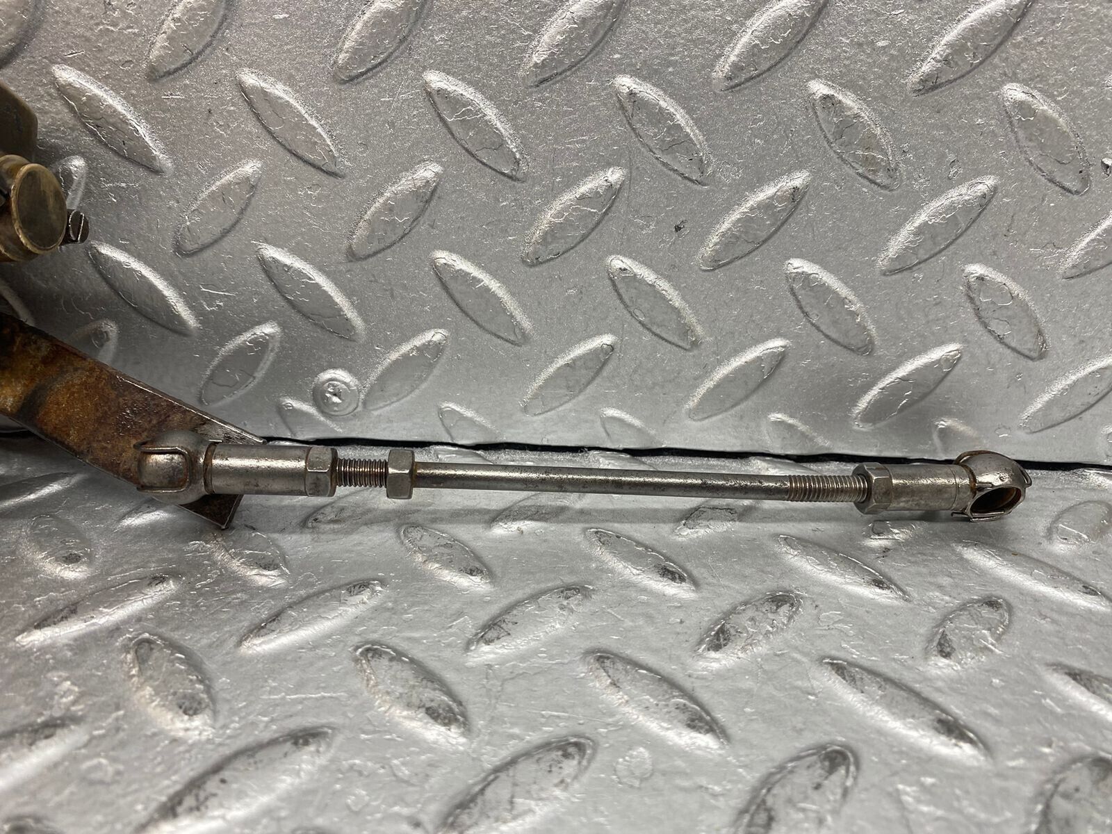 37601 Mercedes-Benz W109 300SEL Front Left Air Suspension Leveling Valve