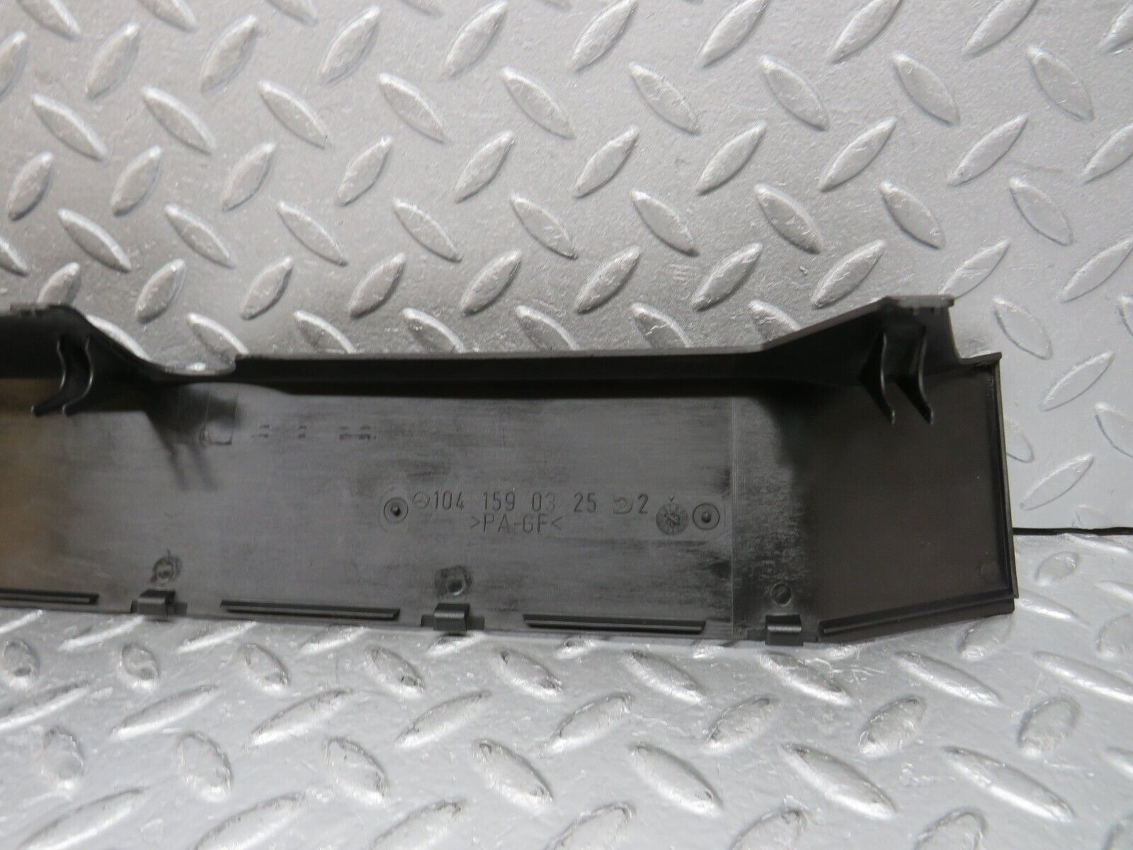 38096 Mercedes-Benz A124 320E Cabriolet Ignition Wire Cover 1041590325