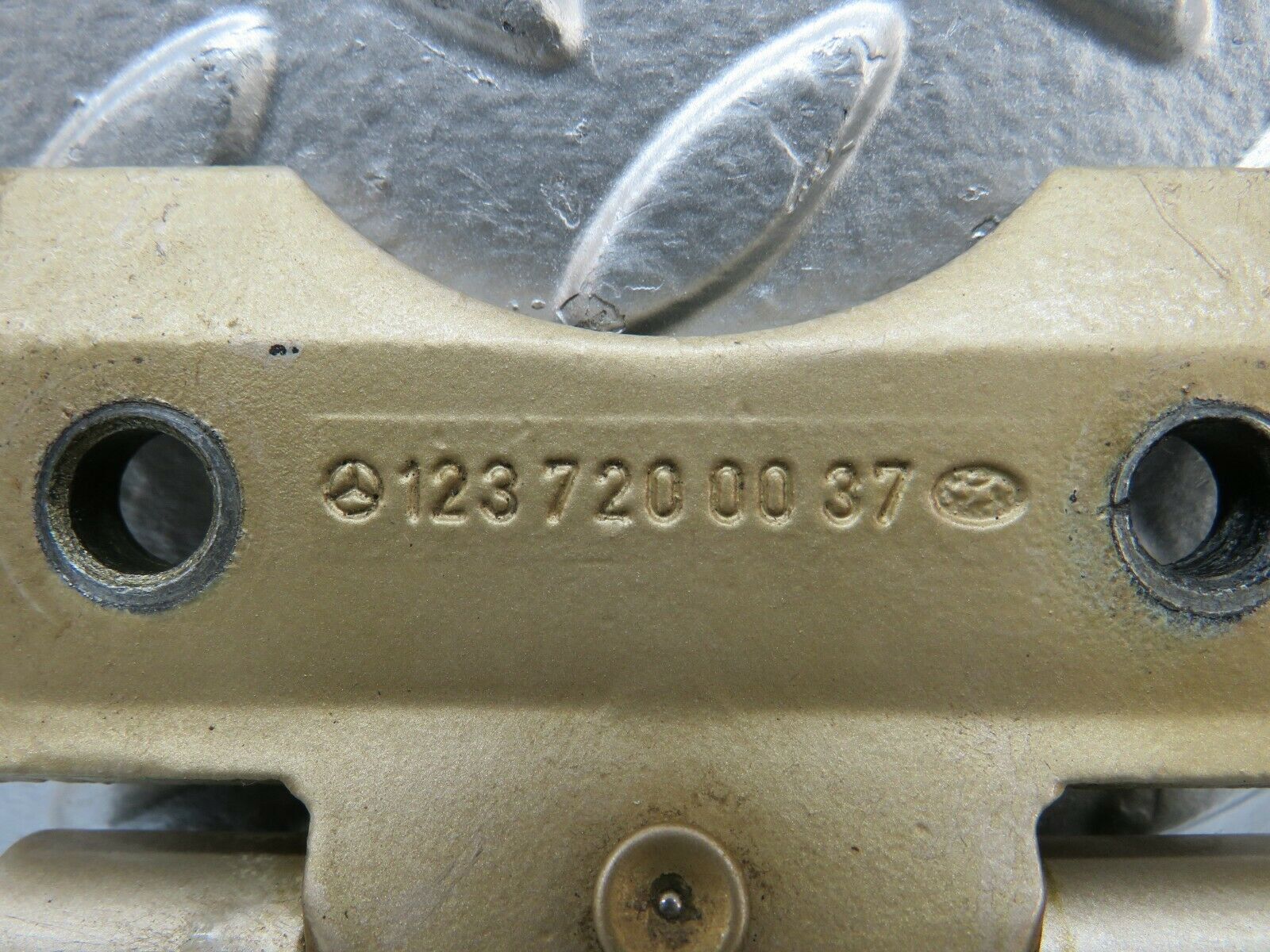 23948 Mercedes-Benz W123 280E Door Hinge Pair 1237200037