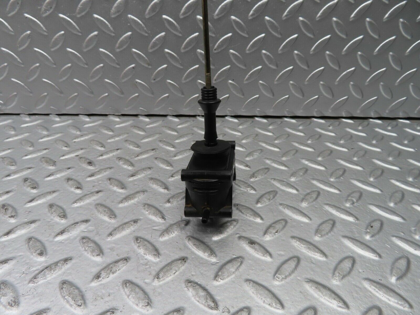 21445 Mercedes-Benz W126 300SE Rear Door Lock Vacuum Actuator