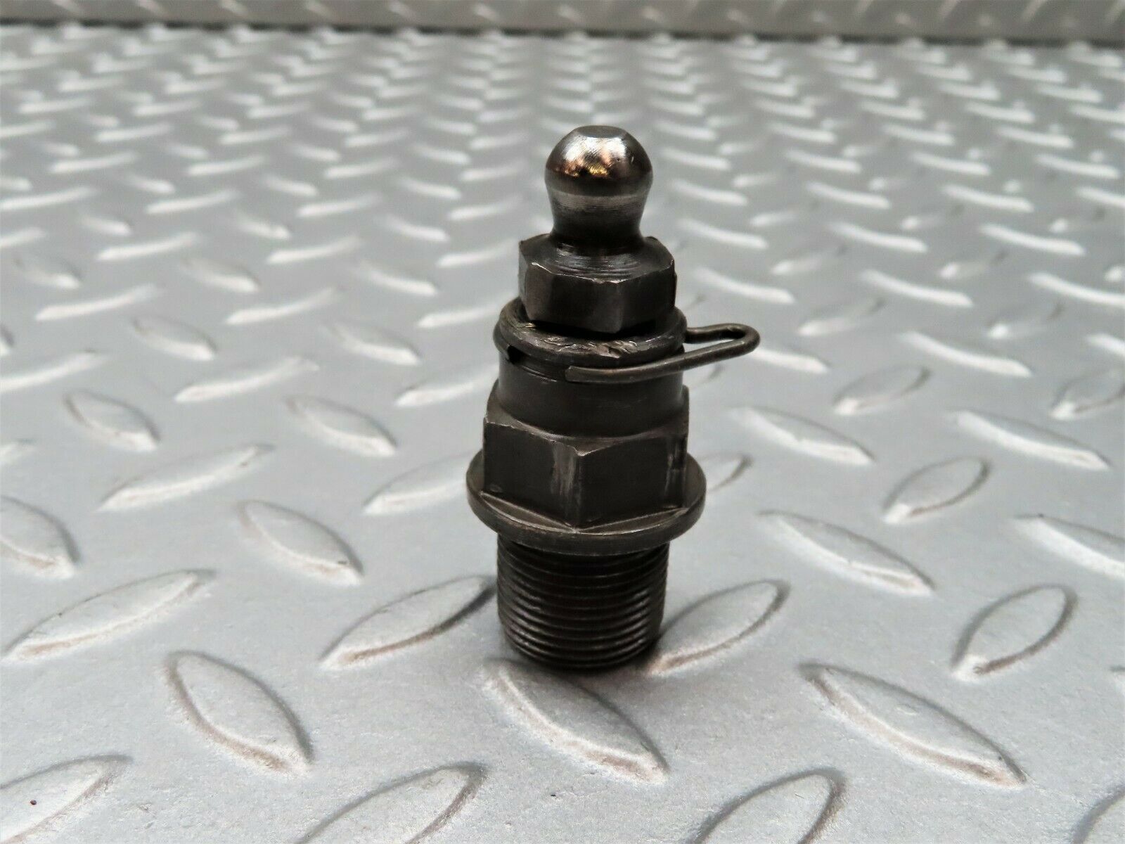 3547 Mercedes-Benz W108 280SE Ball Studs For Rocker Arm Mounting (Timing)