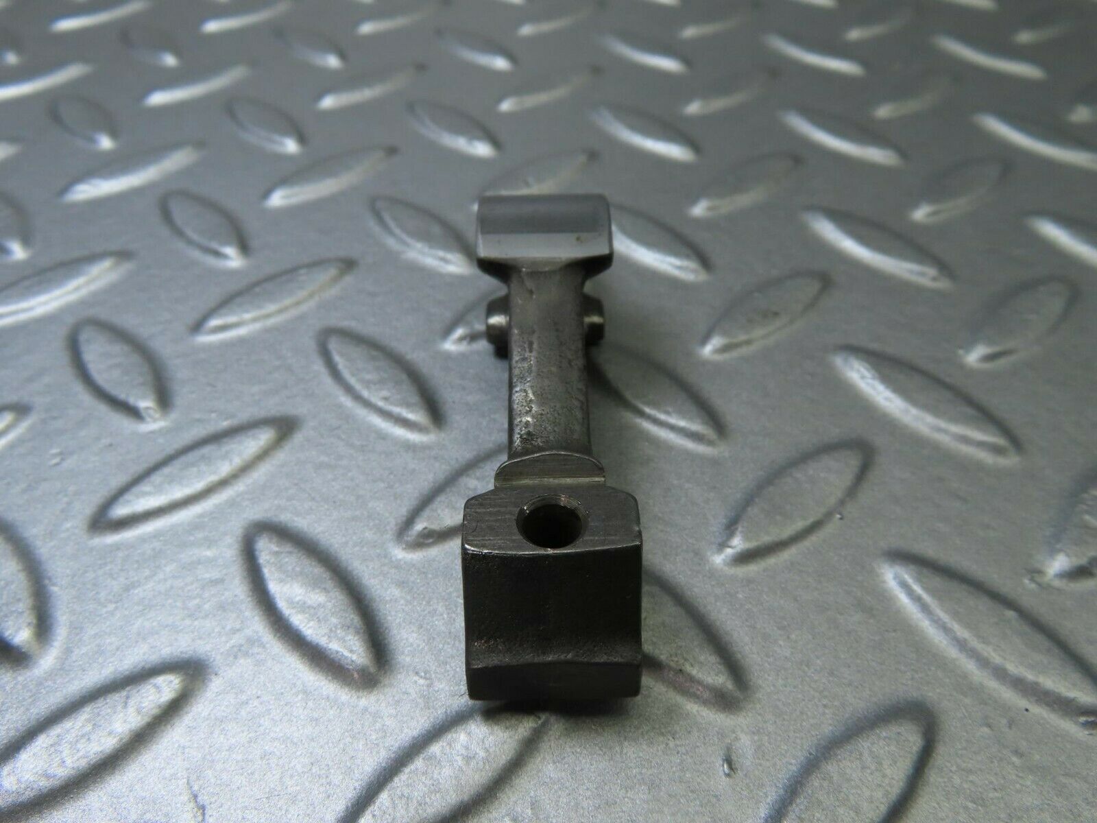 9140 Mercedes-Benz W108 Valve Rocker Arm With Retaining Spring