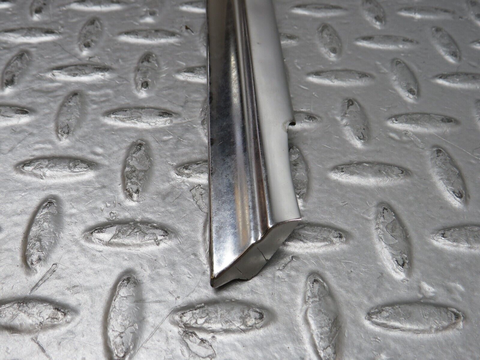 37313 Mercedes-Benz W109 300SEL Front Right Door Chrome Moulding Trim