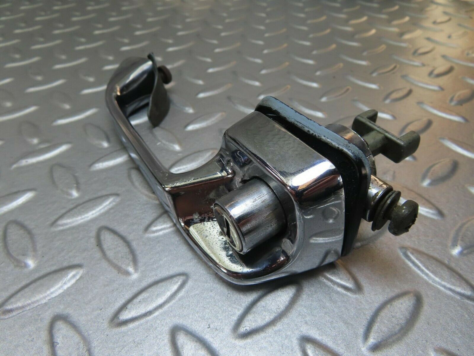 8733 Mercedes-Benz W115 Chrome Door Handle Front Left No Key 1157660801