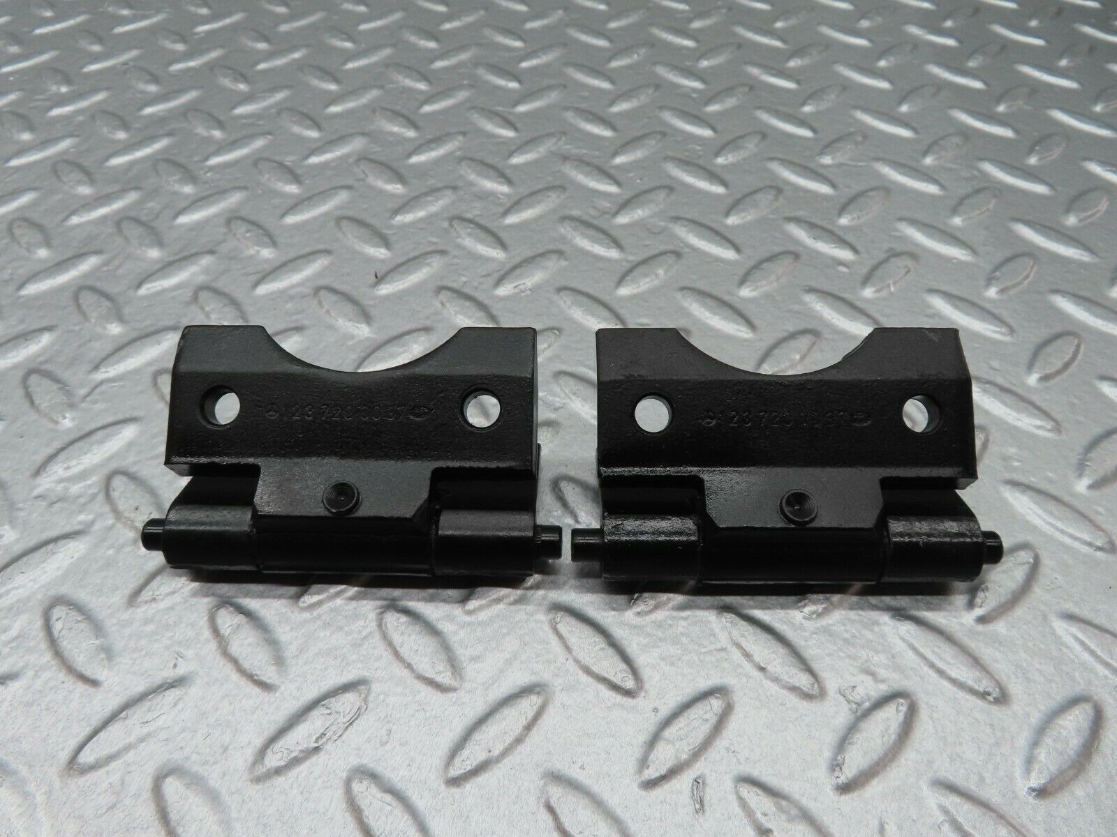 17983 Mercedes-Benz W123 200 Door Hinges Pair 1237200037