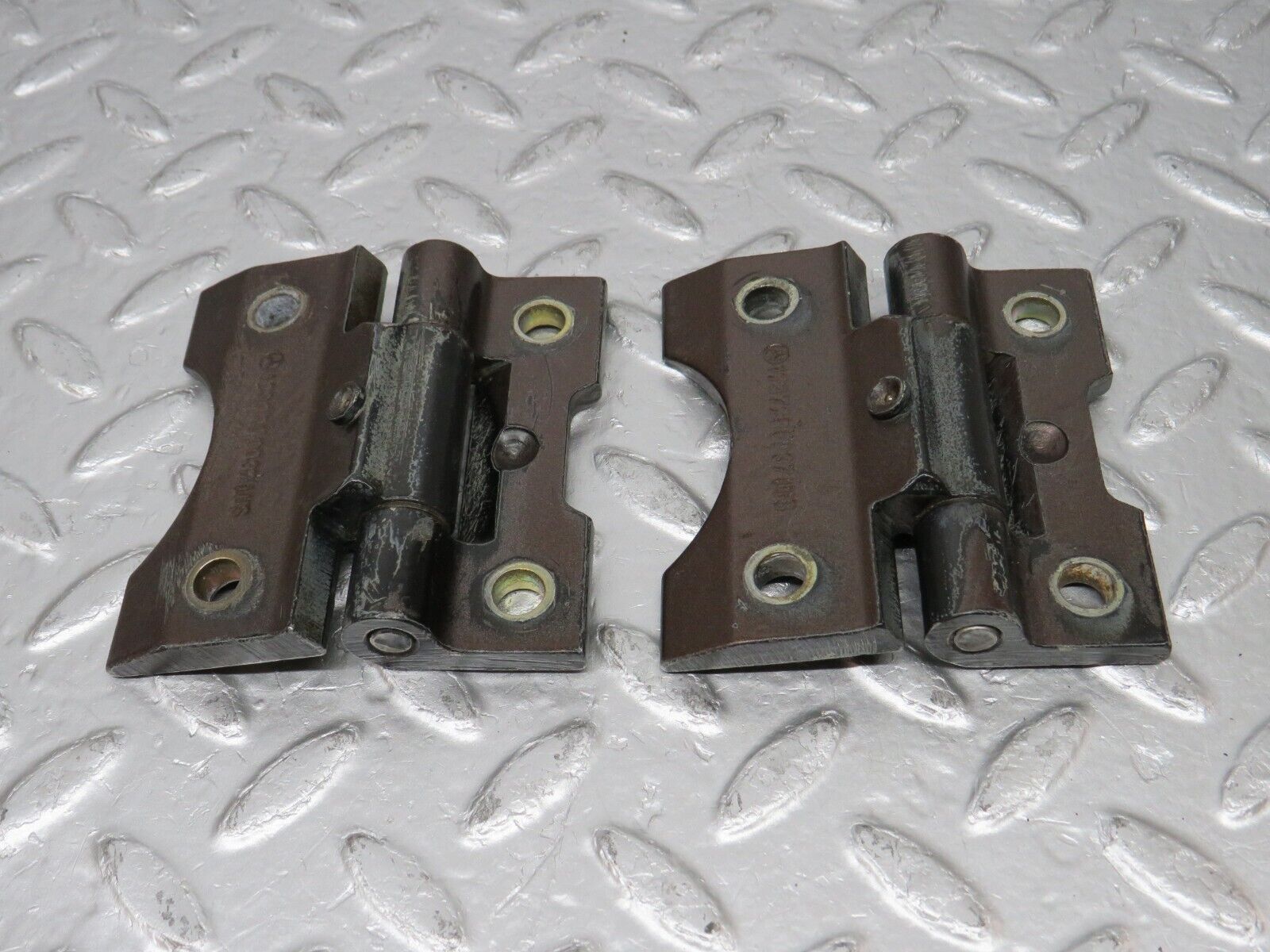 34320 Mercedes-Benz C126 380SEC Coupe Door Hinge Pair 1237200037