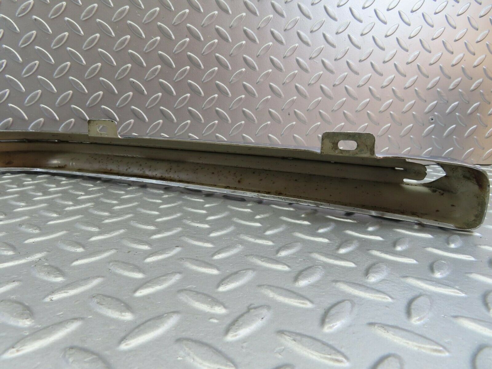 10606 Mercedes-Benz W116 Rear Left Upper Bumper Corner