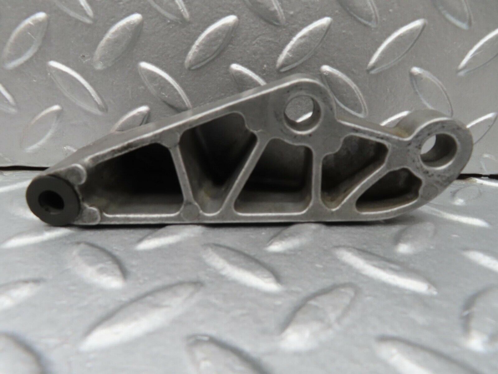 14046 Mercedes-Benz C107 280SLC Carrier Holder 1104662941