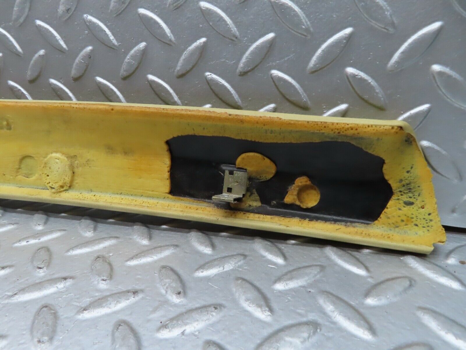 21047 Mercedes-Benz W123 230E A Pillar Cover Left Side Beige