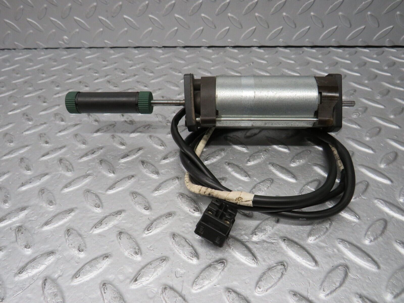 36849 Mercedes-Benz R129 300SL-24 Front Left Seat Adjustment Motor Bosch 1298206142 0130008047