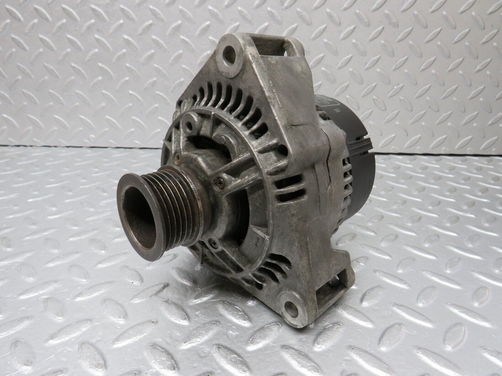 38075 Mercedes-Benz A124 320E Alternator Generator 0091540202 0123335002