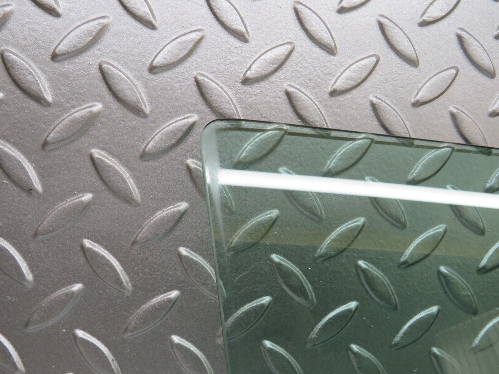 25147 Mercedes-Benz W201 190D Front Right Door Window Glass