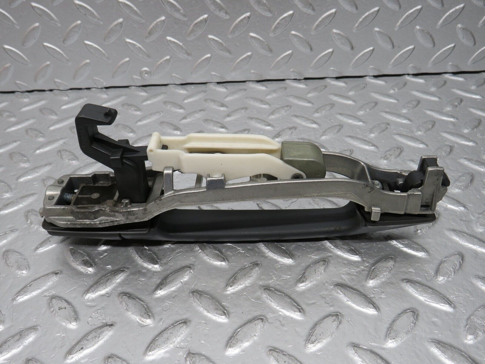 32458 Mercedes-Benz S124 300TE Wagon Rear Left Exterior Door Handle