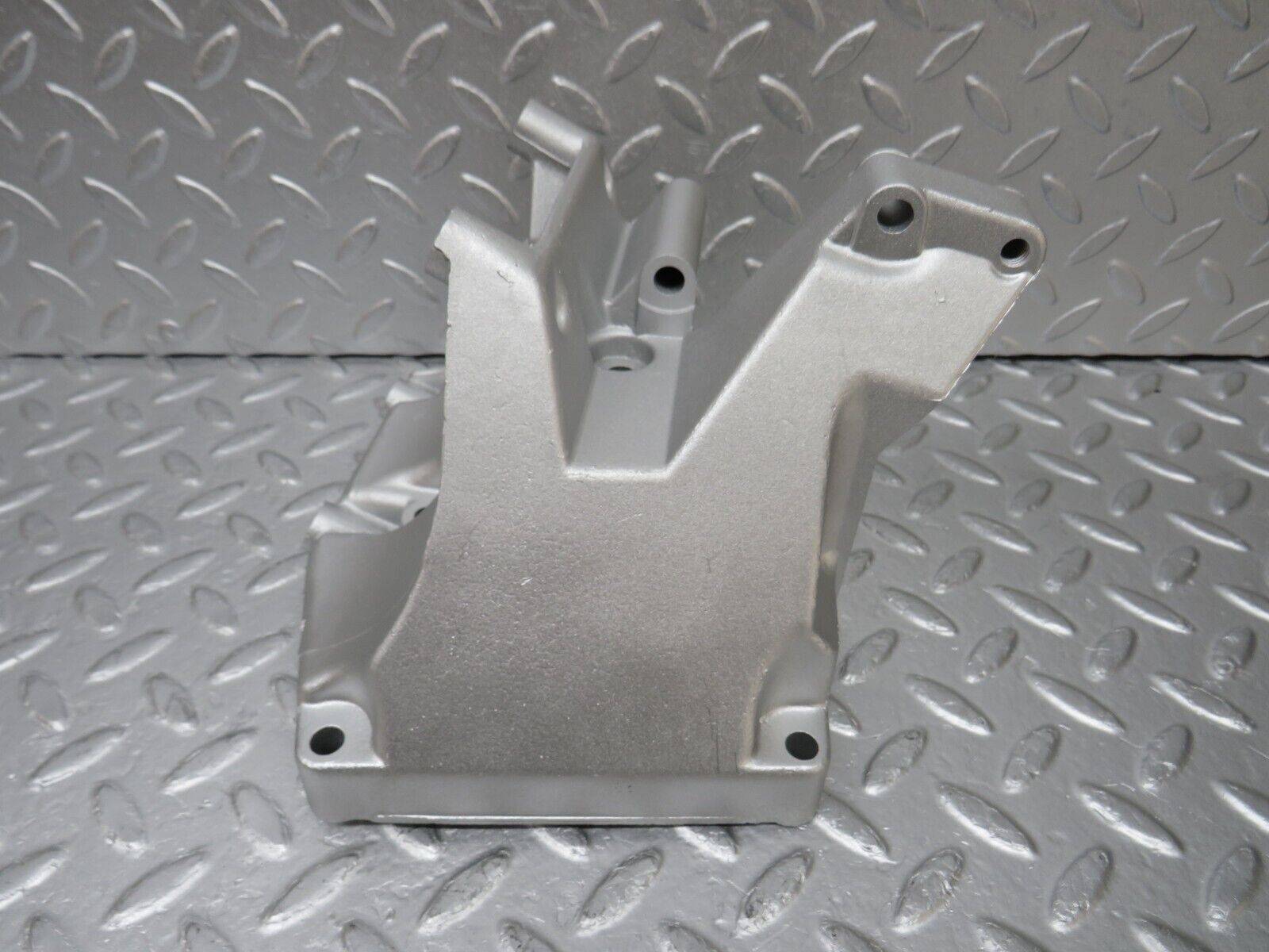 34687 Mercedes-Benz W124 260E Power Steering Pump Bracket 1264660641