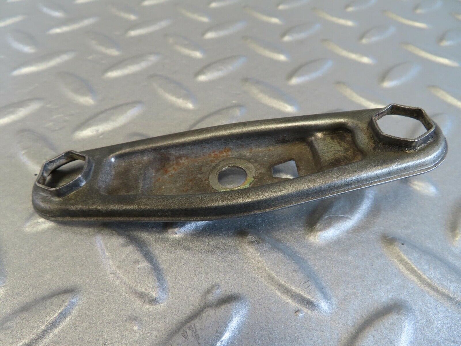 14036 Mercedes-Benz C107 280SLC Fuel Injector Bracket