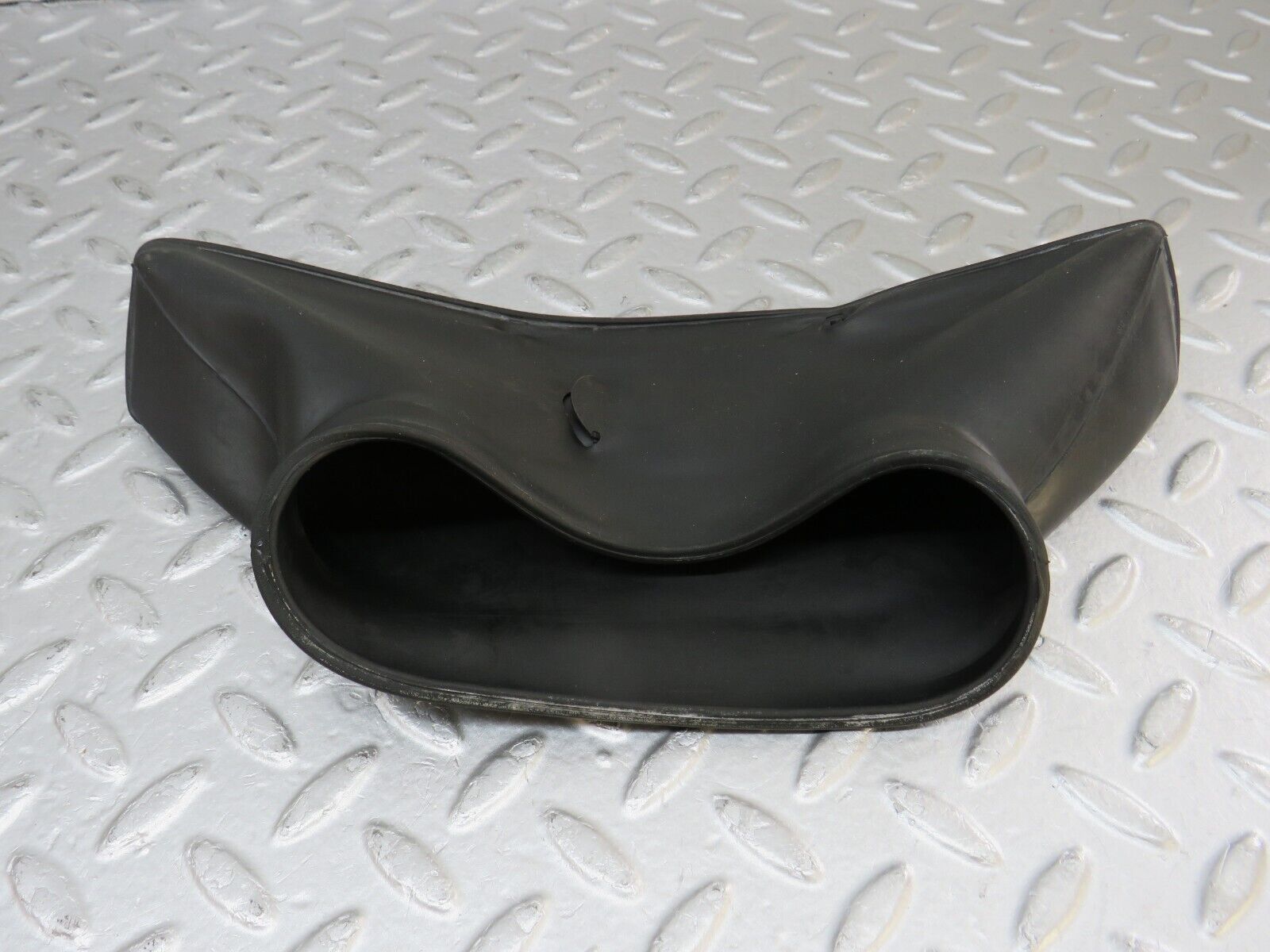 36158 Mercedes-Benz W126 420SE Heating Duct Rubber 1268320088