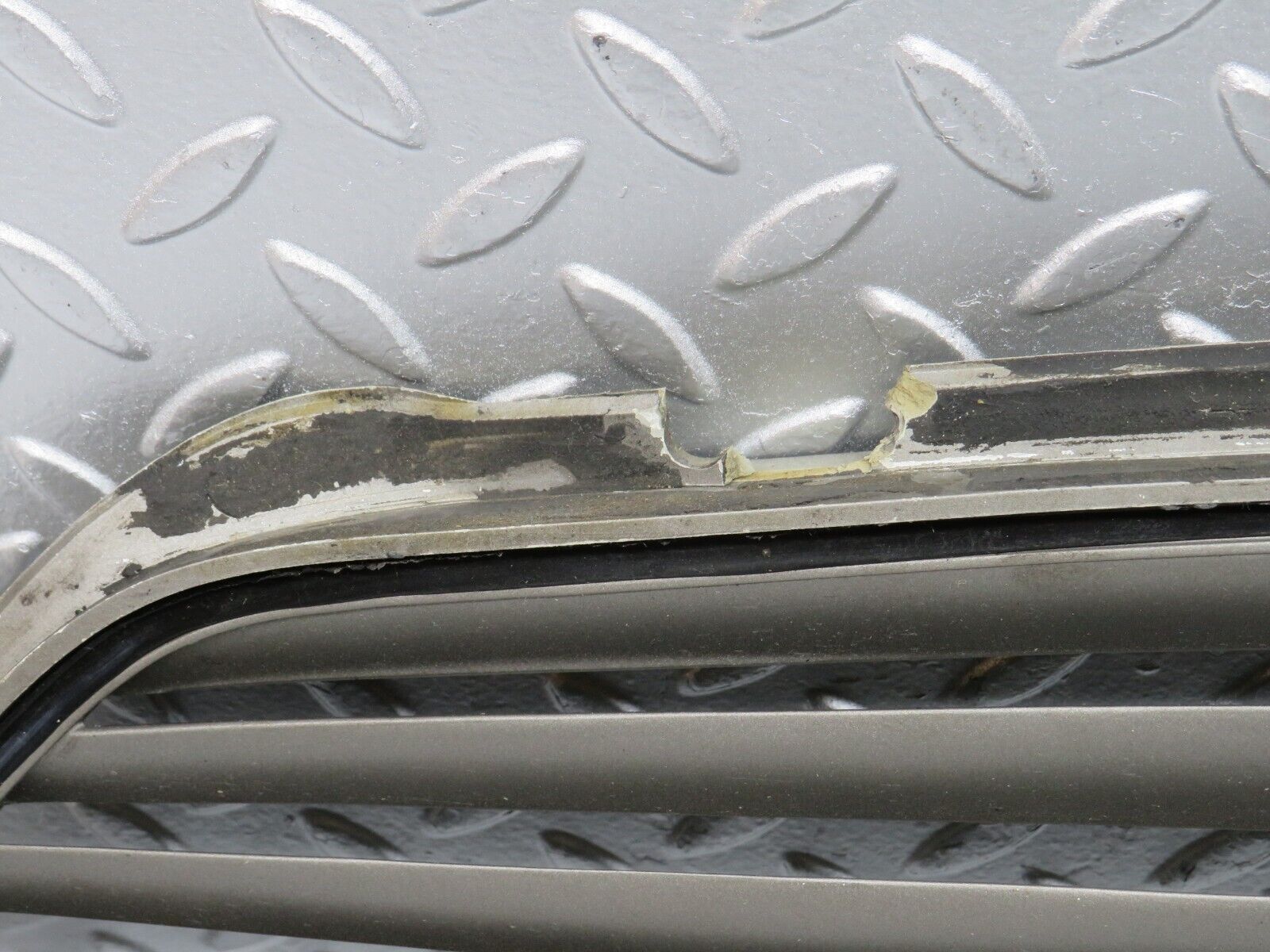 0706 Mercedes-Benz C107 350SLC Coupe Side Window Louvre Rear Left