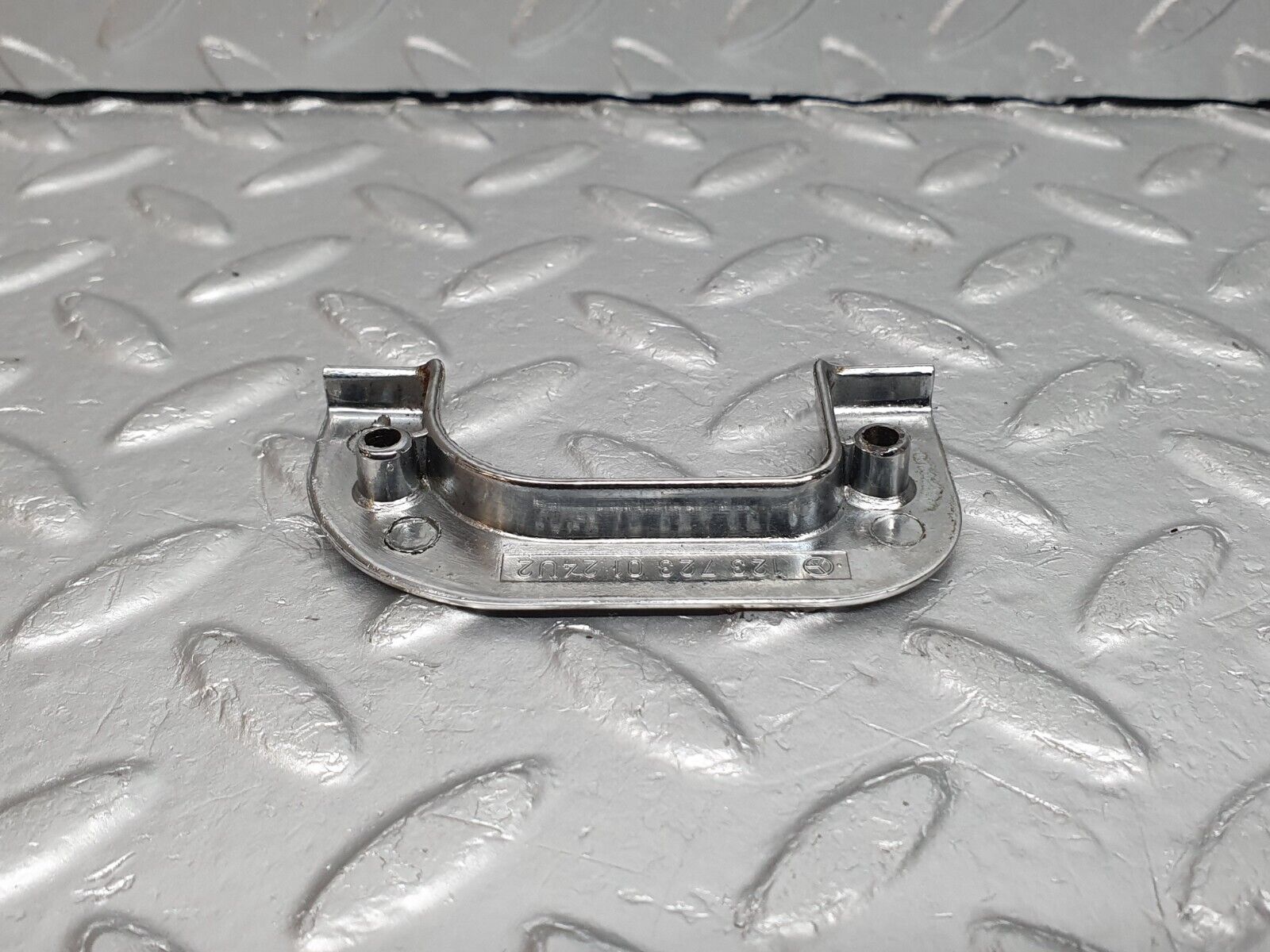 40897 Mercedes-Benz W126 300SE Interior Chrome Door Latch Trim Left 1237230124