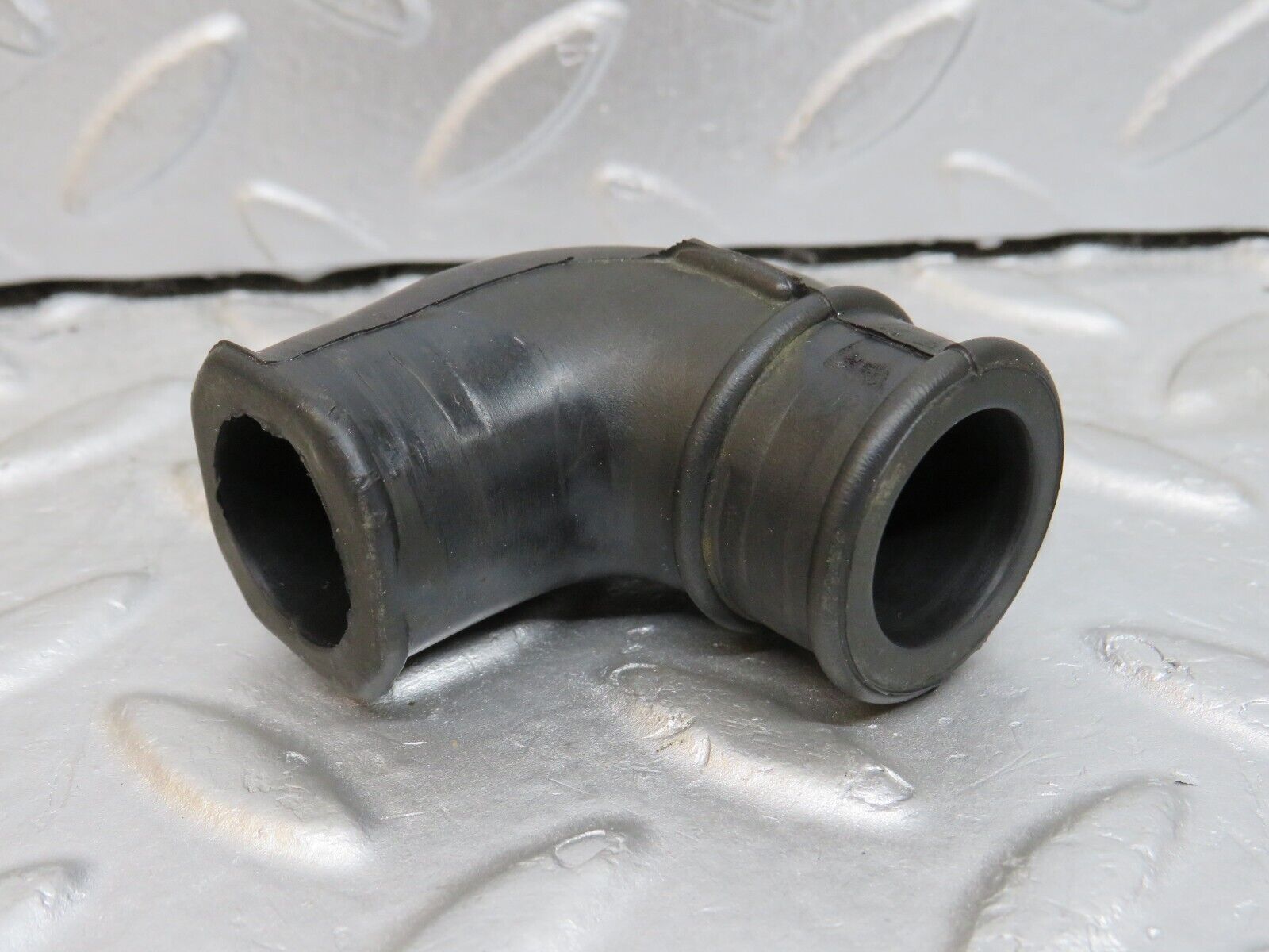 38119 Mercedes-Benz A124 320E Cabriolet Air Pump Hoses 1041411283 1041411383