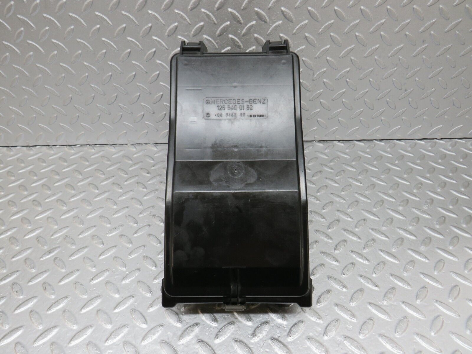 36197 Mercedes-Benz W126 420SE Fuse Box Housing 1265401650 1265400182