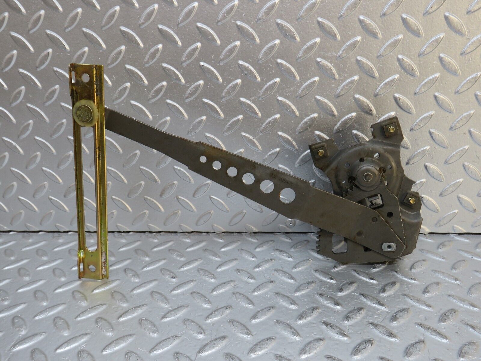 0445 Mercedes-Benz W123 230E Rear Right Window Manual Regulator