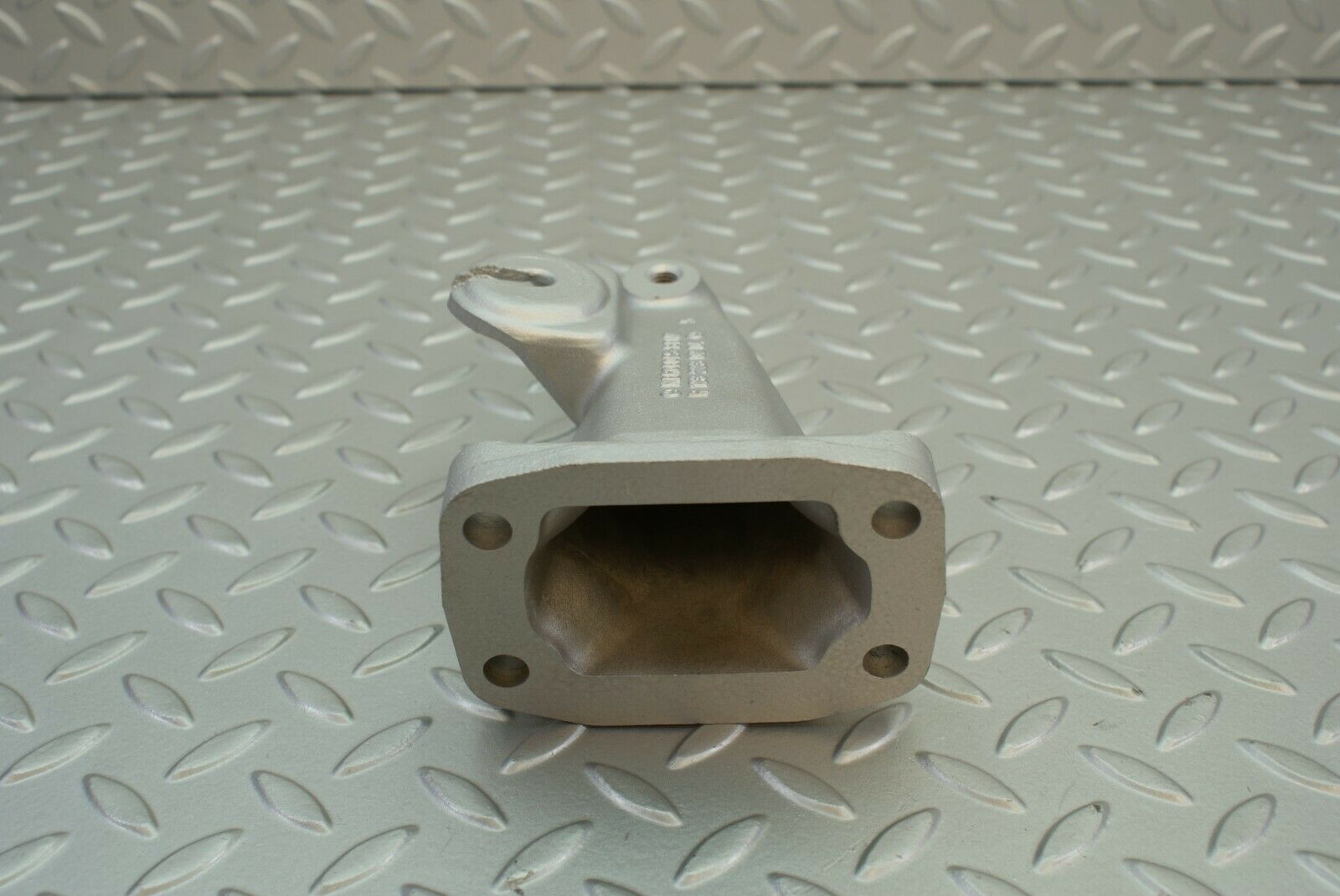 2864 Mercedes-Benz C123 280CE Coupe Engine Mount Bracket Left Side 1232230204