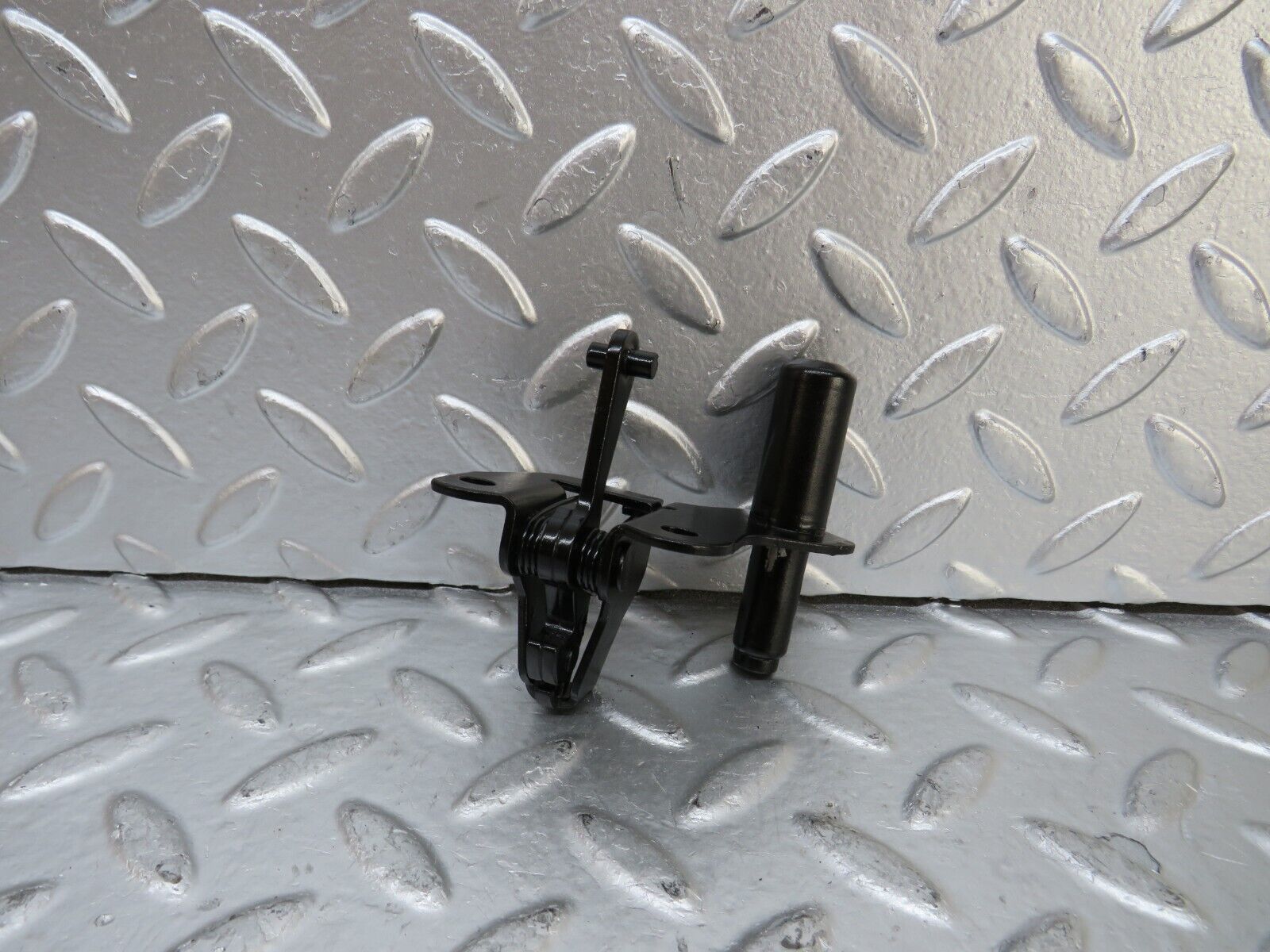 25777 Mercedes-Benz W124 280E Bonnet Lock Catch 1248800260