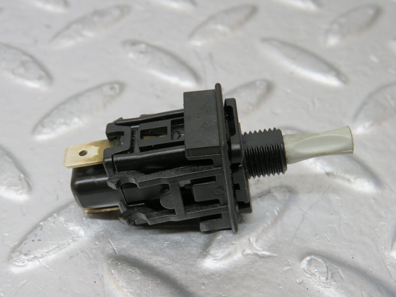 34906 Mercedes-Benz W210 320E Door Contact Switch 2018202110 2024270073