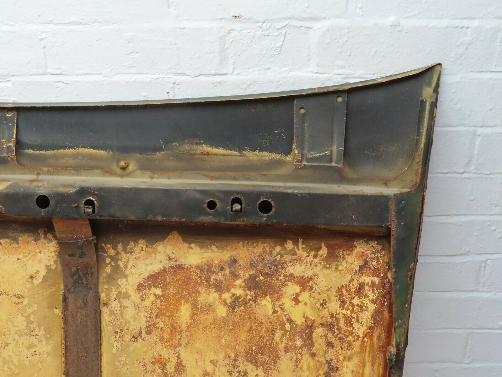 4769 Mercedes-Benz W114 280CE Coupe Bonnet