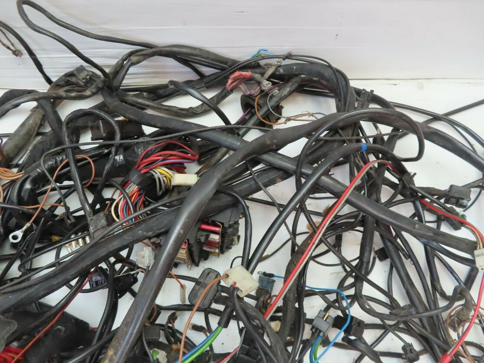 10937 Mercedes-Benz W123 230E Engine Chassis Body Wire Wiring Harness
