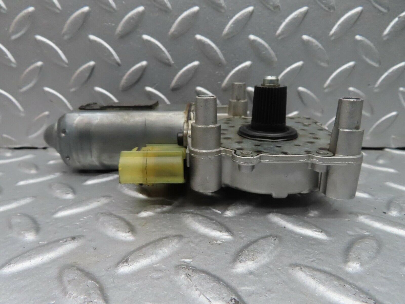 14974 Mercedes-Benz W140 S320 Rear Right Window Regulator Motor 0130821501