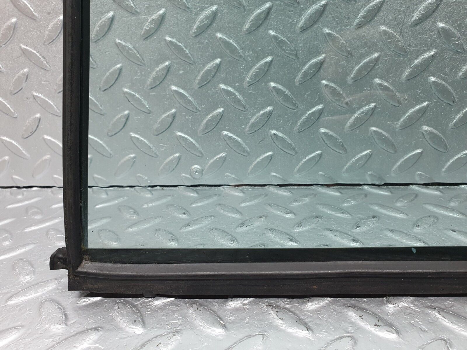 41411 Mercedes-Benz W124 200E Rear Left Quarter Window Glass 1247350524