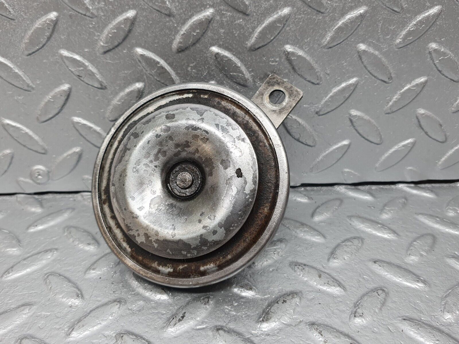 41543 Mercedes-Benz W124 200E Horn Hella 002952