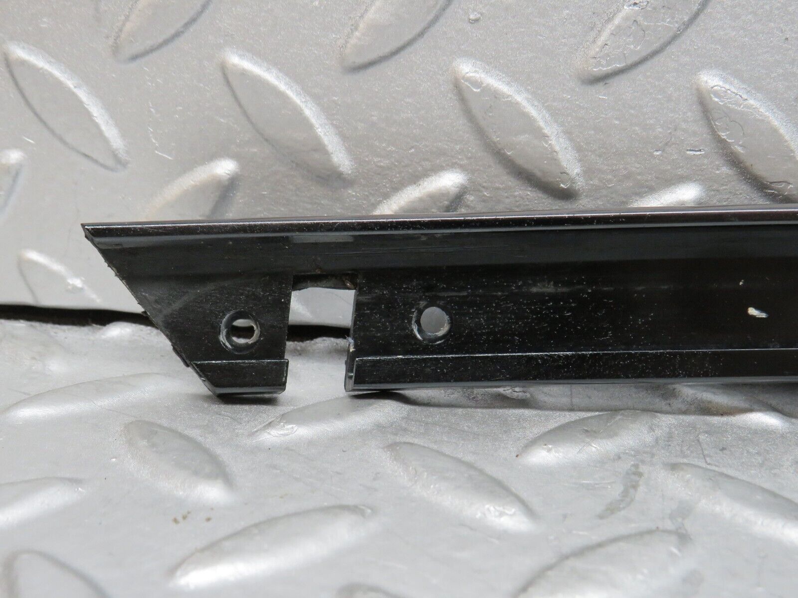 37894 Mercedes-Benz A124 320E Cabriolet A Pillar Sealing Rail Trim Right Side