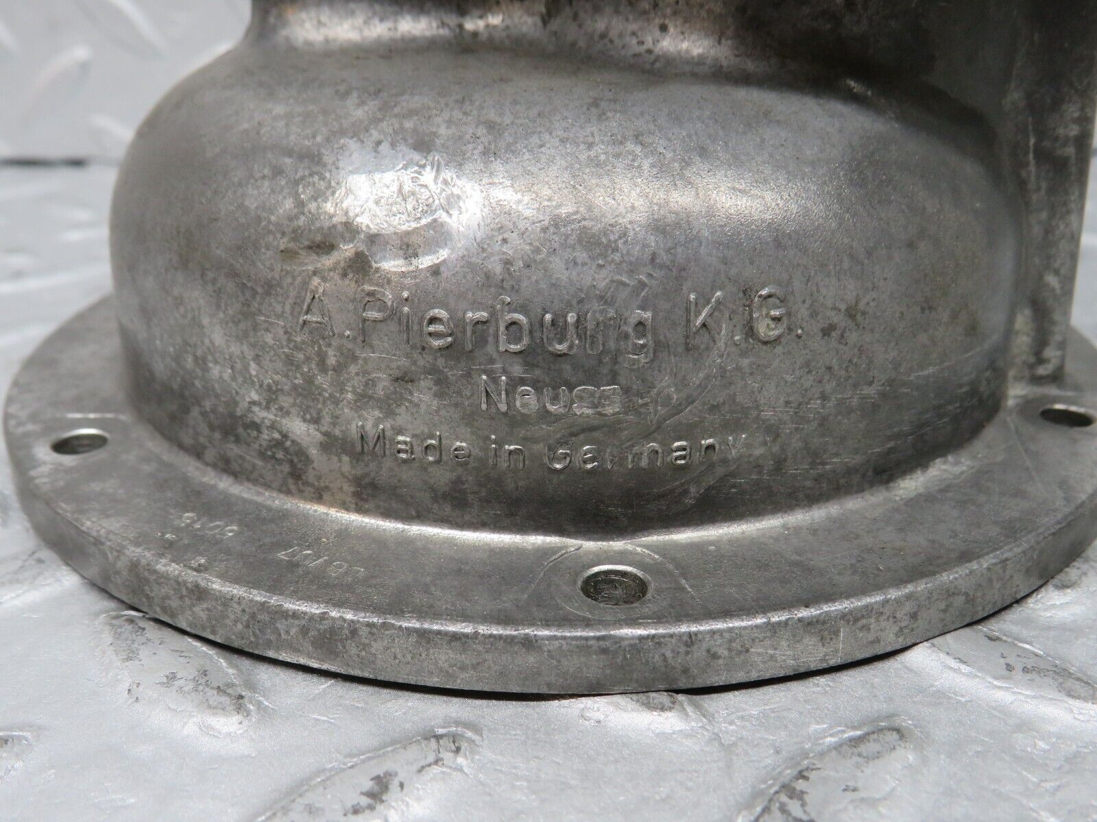 35909 Mercedes-Benz 240D OM616.912 Vacuum Pump Pierburg DB/U7 5015